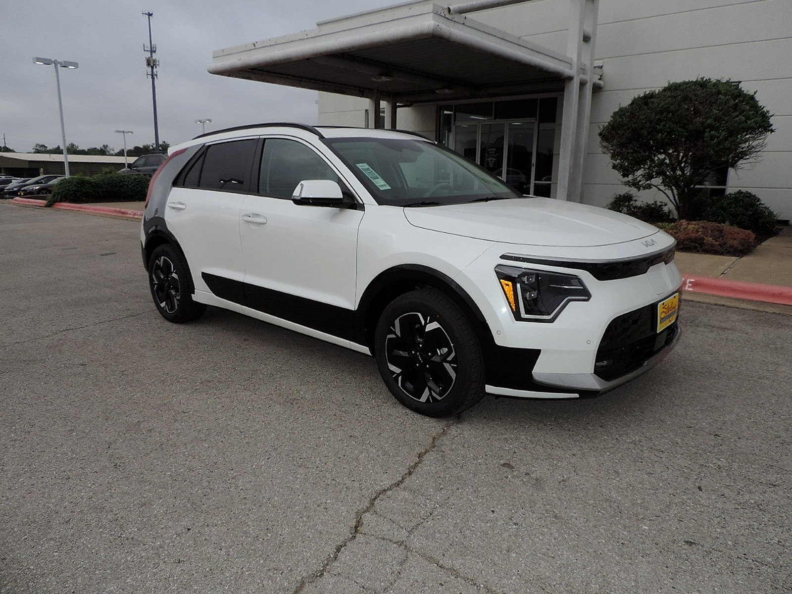 Used 2023 Kia Niro Wave FWD image 3