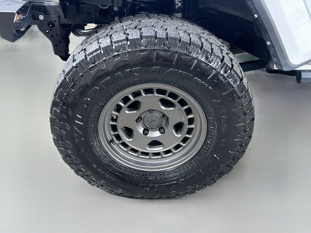 Used 2023 Jeep Gladiator Overland AWD/4WD image 8