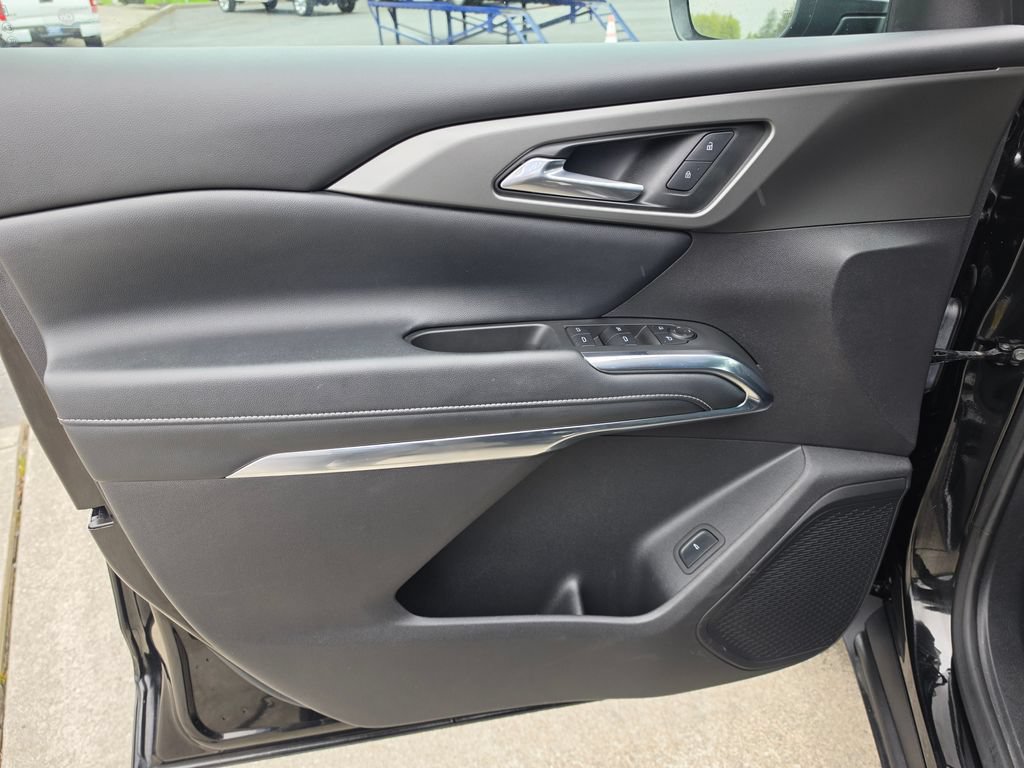 Used 2025 Chevrolet Traverse LT AWD/4WD image 23