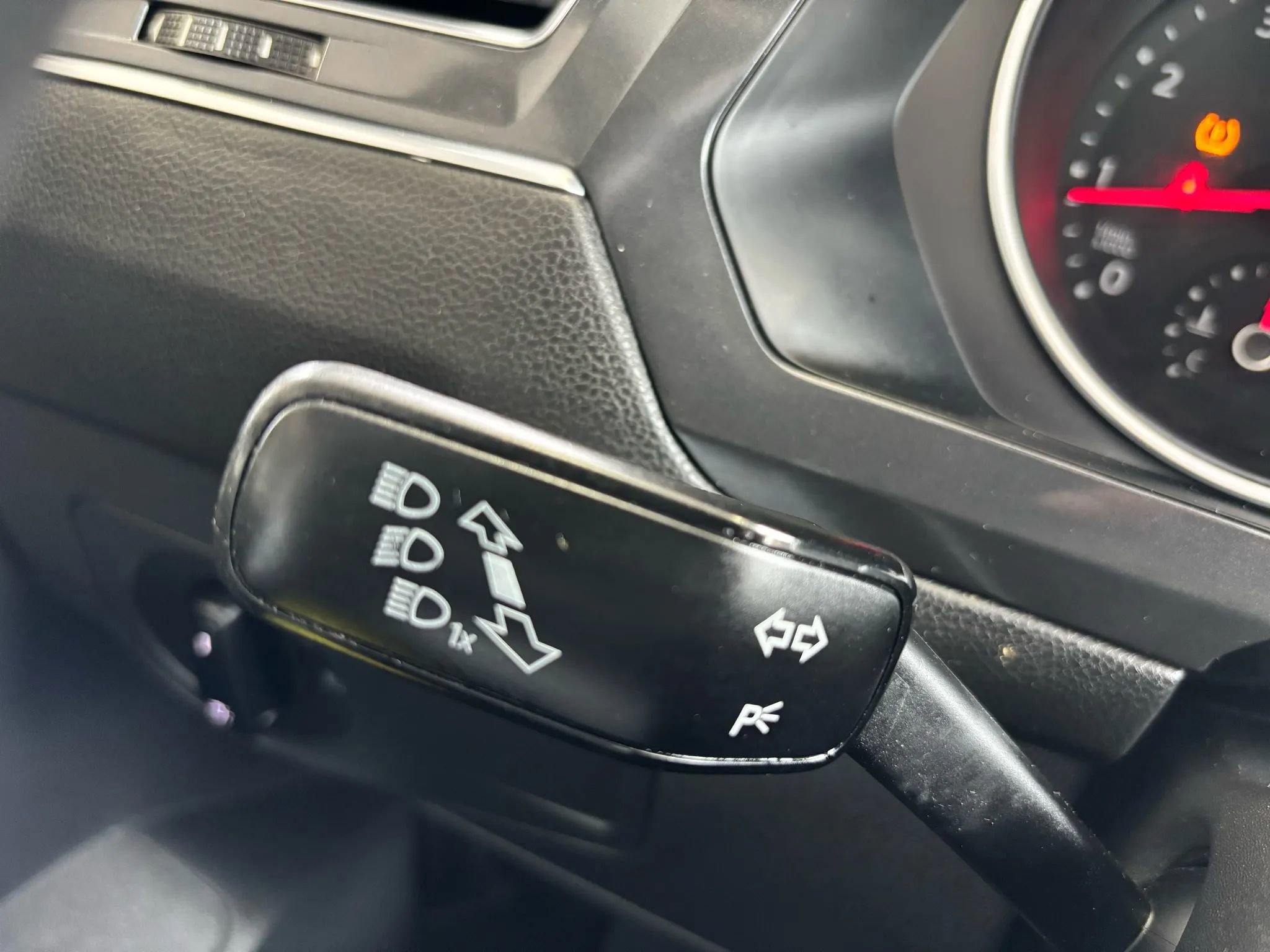 Used 2018 Volkswagen Tiguan S image 12