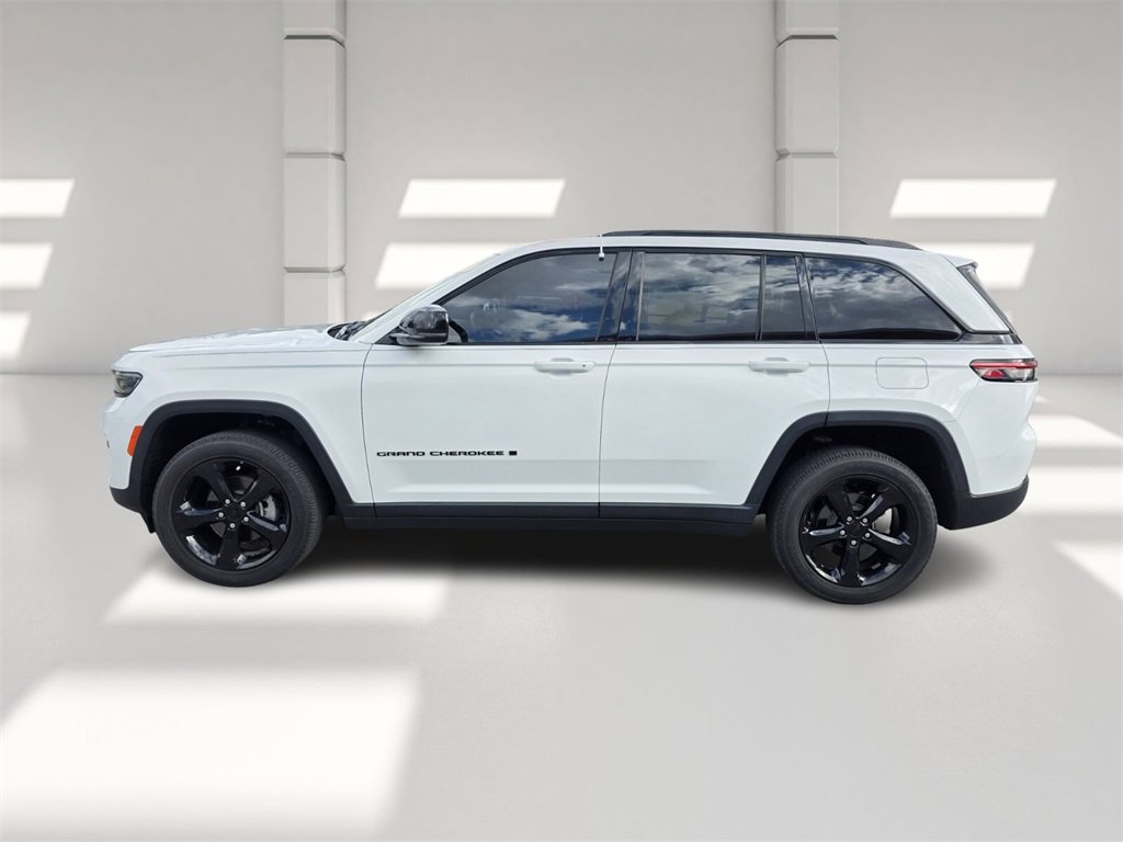 Used 2022 Jeep Grand Cherokee Altitude image 7