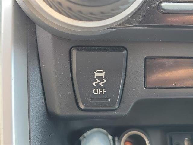 Used 2019 Toyota RAV4 LE FWD image 5