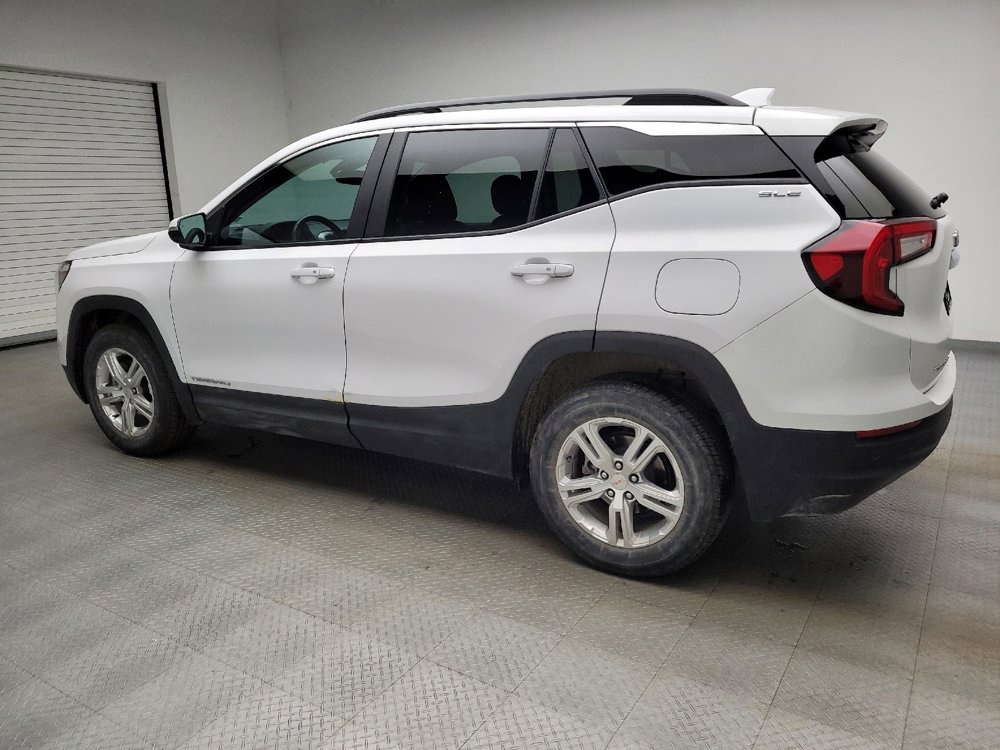 Used 2022 GMC Terrain SLE w/ Driver Convenience Package image 3