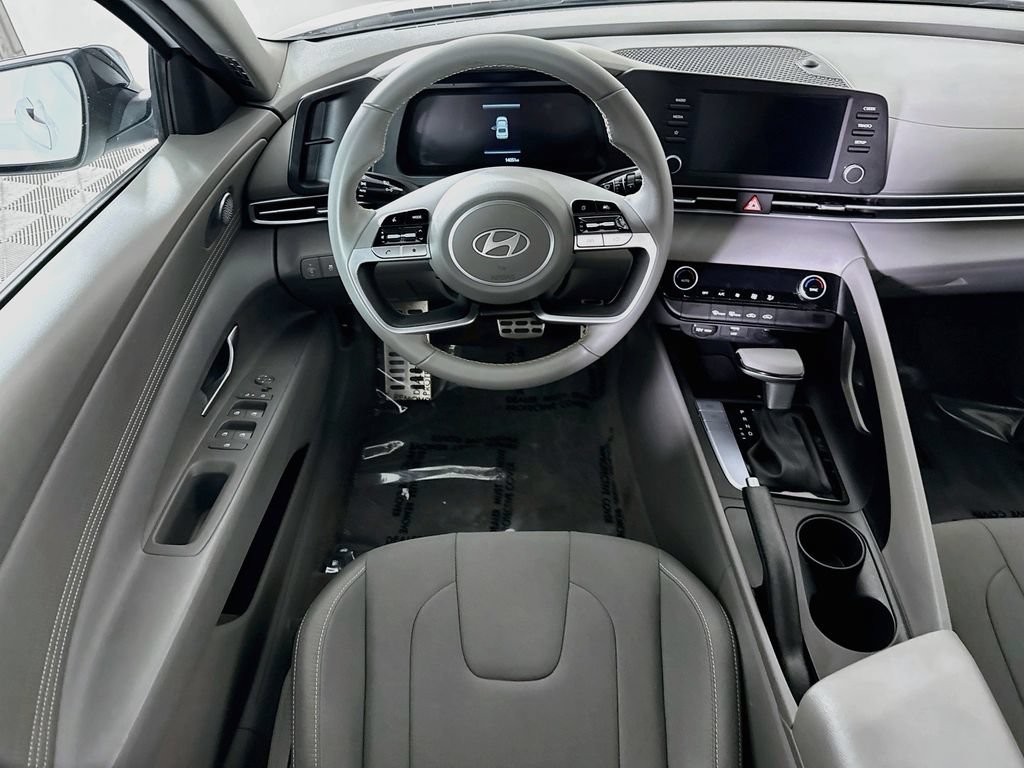 Certified 2025 Hyundai Elantra Sport FWD image 4