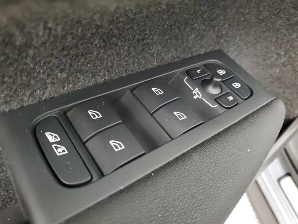 Used 2023 Volvo C40 P8 Recharge Plus image 22