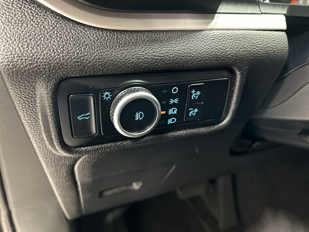 Used 2023 Ford Explorer XLT w/ Equipment Group 202A image 11