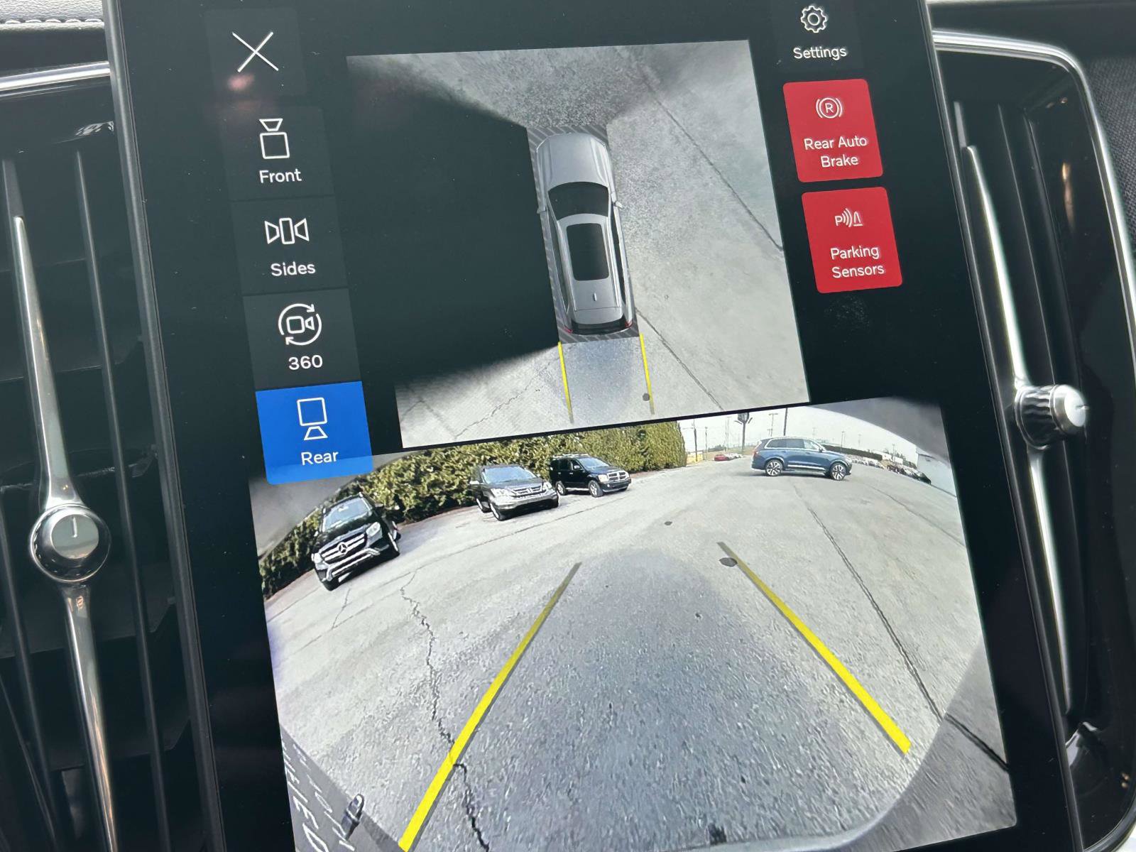 Certified 2025 Volvo XC90 B5 Plus image 30