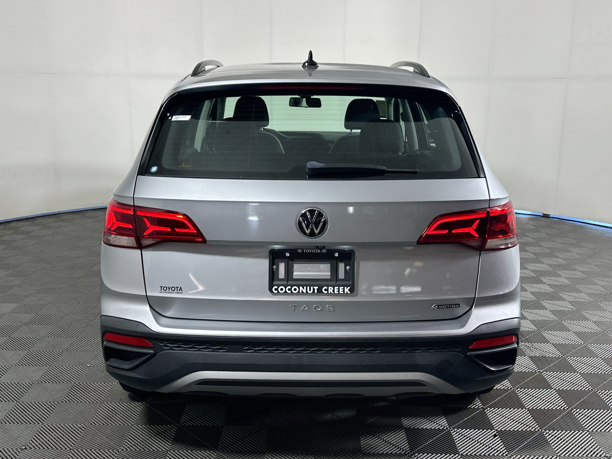 Used 2022 Volkswagen Taos S w/ IQ Drive S Package AWD/4WD image 4