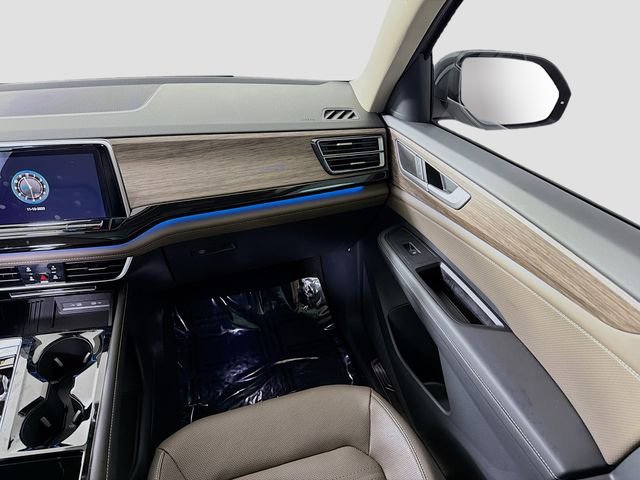 Used 2025 Volkswagen Atlas SEL image 25