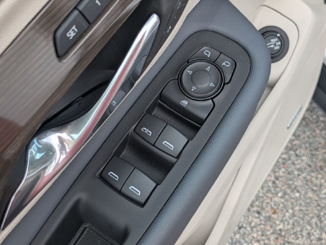 Used 2022 GMC Terrain Denali w/ Denali Premium Package AWD/4WD image 14