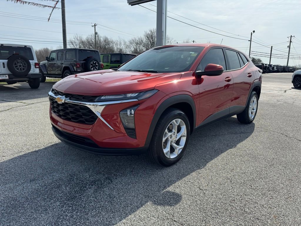Used 2024 Chevrolet Trax LS w/ LS Convenience Package image 1
