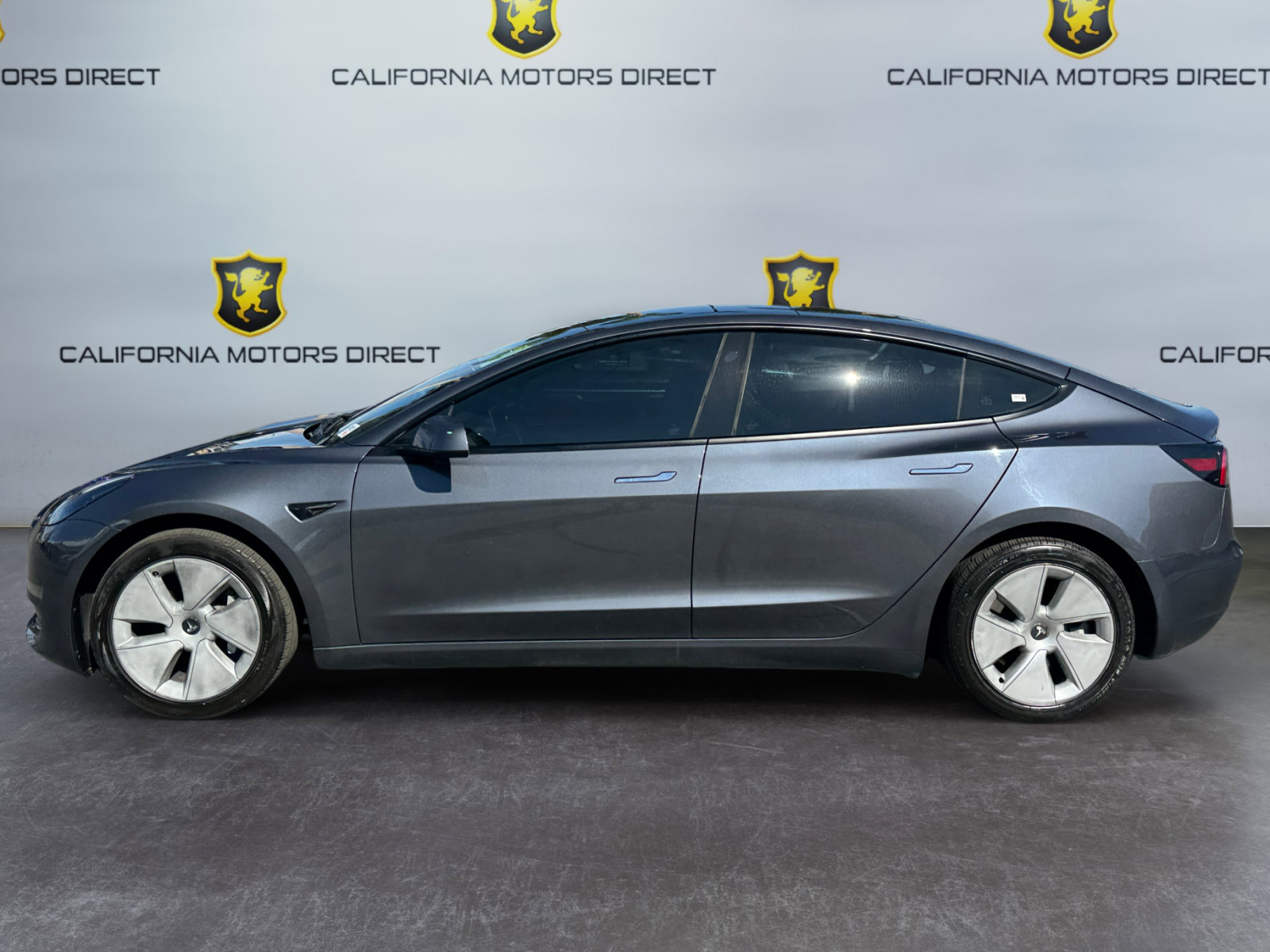 Used 2023 Tesla Model 3 Standard Range RWD image 2