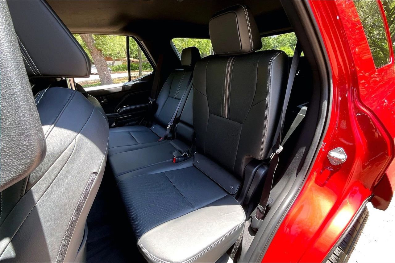 Used 2025 Toyota 4Runner Limited AWD/4WD image 19