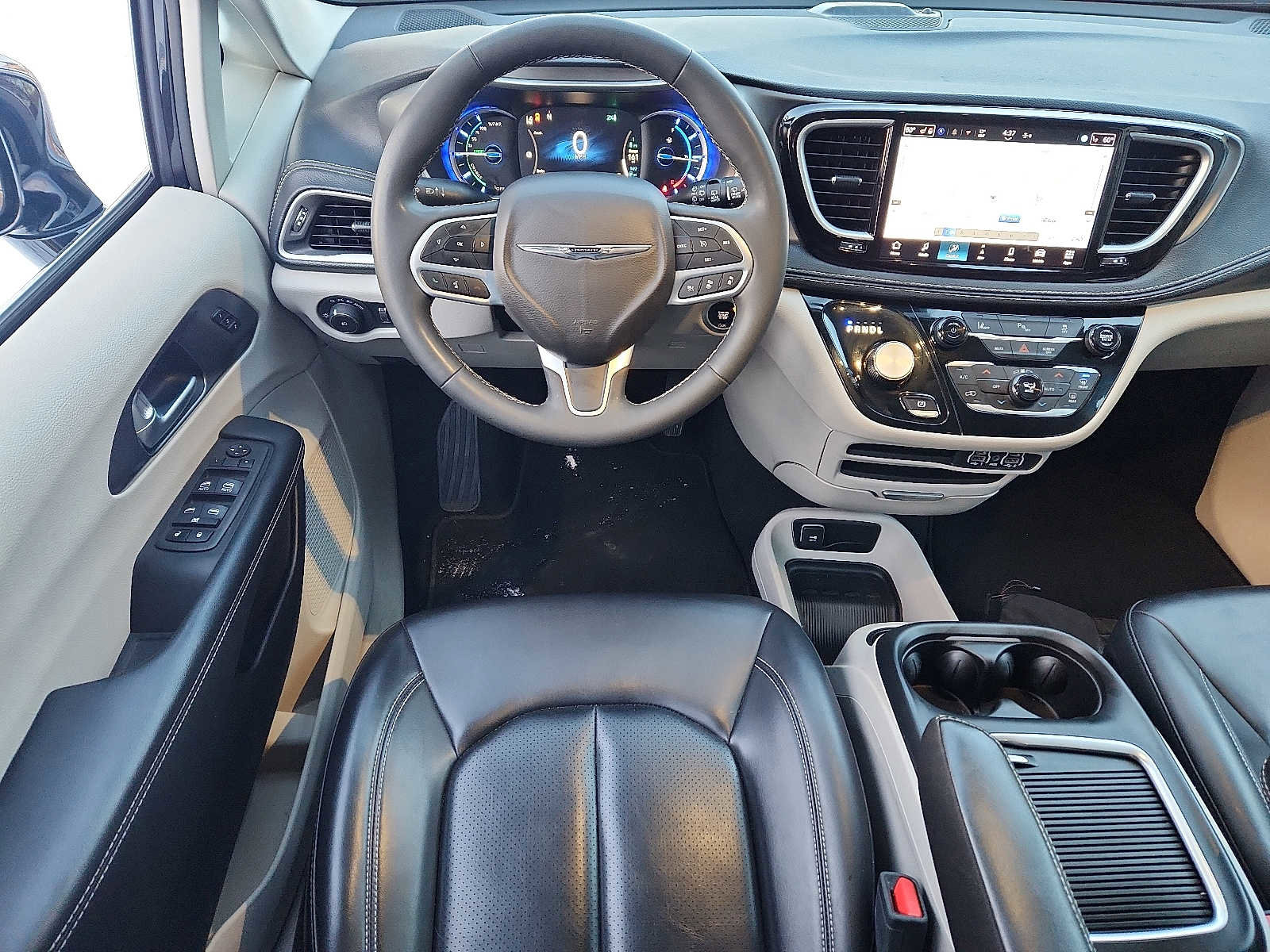 Used 2024 Chrysler Pacifica Select image 11