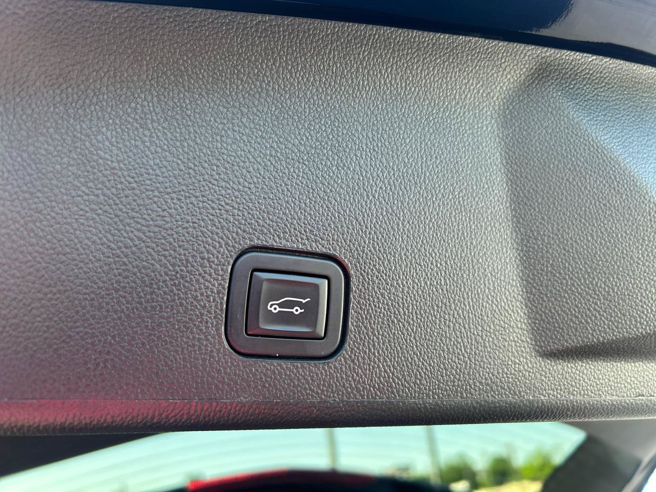 Used 2015 Cadillac SRX Luxury w/ Driver Awareness Package FWD image 14