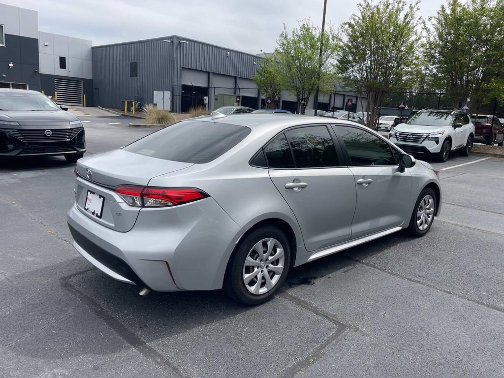 Used 2022 Toyota Corolla LE image 4