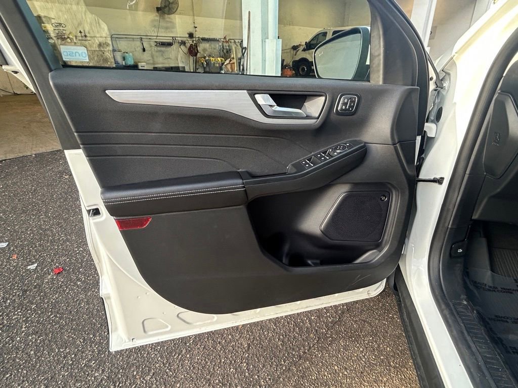 Certified 2024 Ford Escape SE w/ PHEV Premium Package image 37