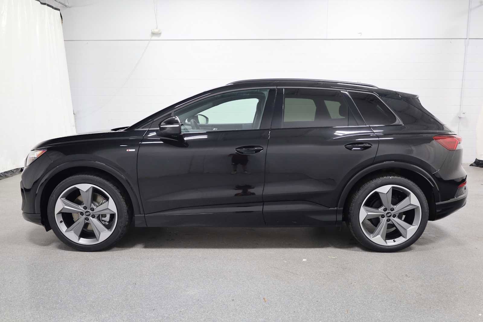 New 2025 Audi Q4 e-tron Premium Plus image 2