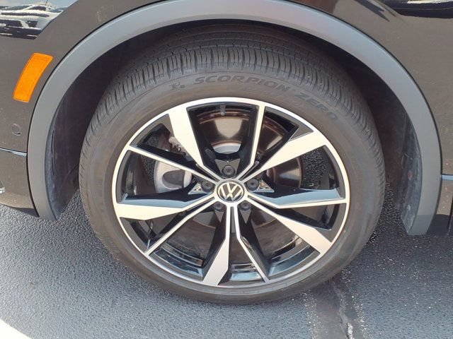 Used 2024 Volkswagen Tiguan SEL R-Line AWD/4WD image 33