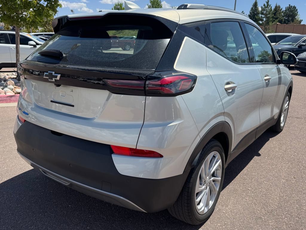 Used 2022 Chevrolet Bolt EUV LT w/ Comfort Package FWD image 6