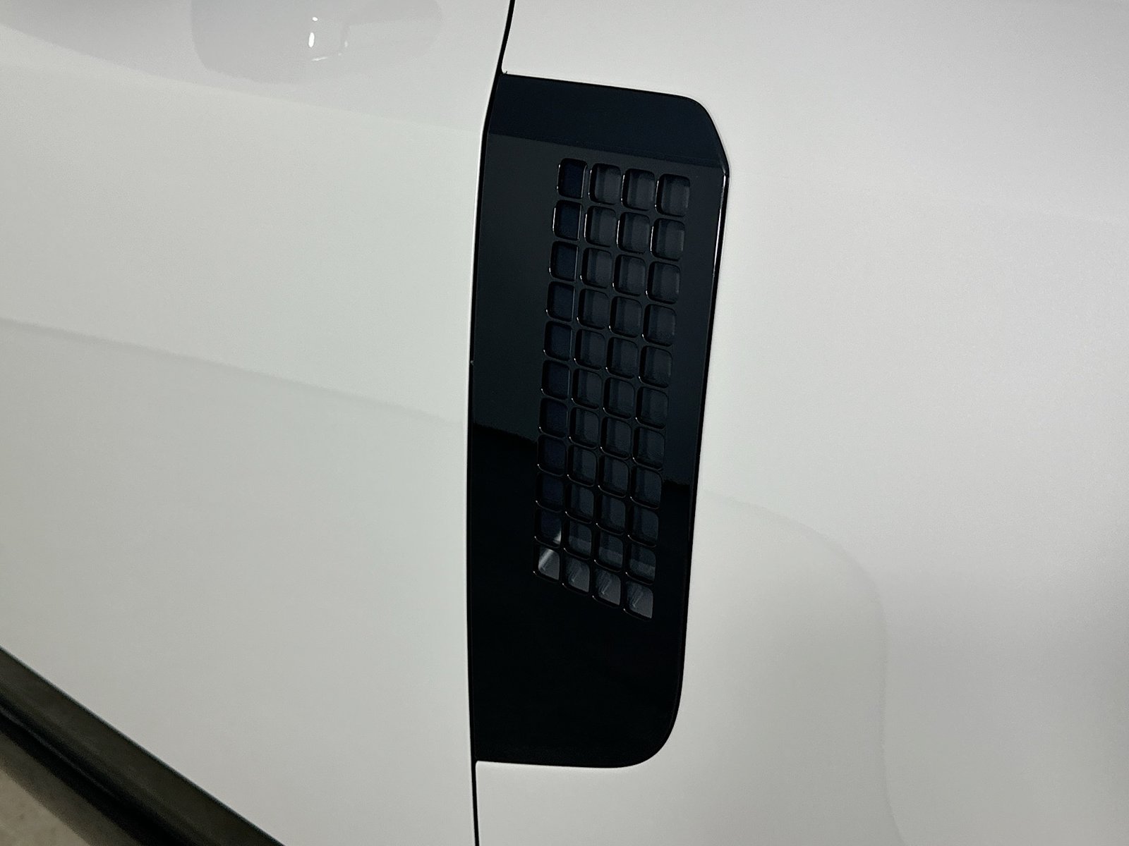 New 2026 Land Rover Defender 130 X-Dynamic SE AWD/4WD image 9