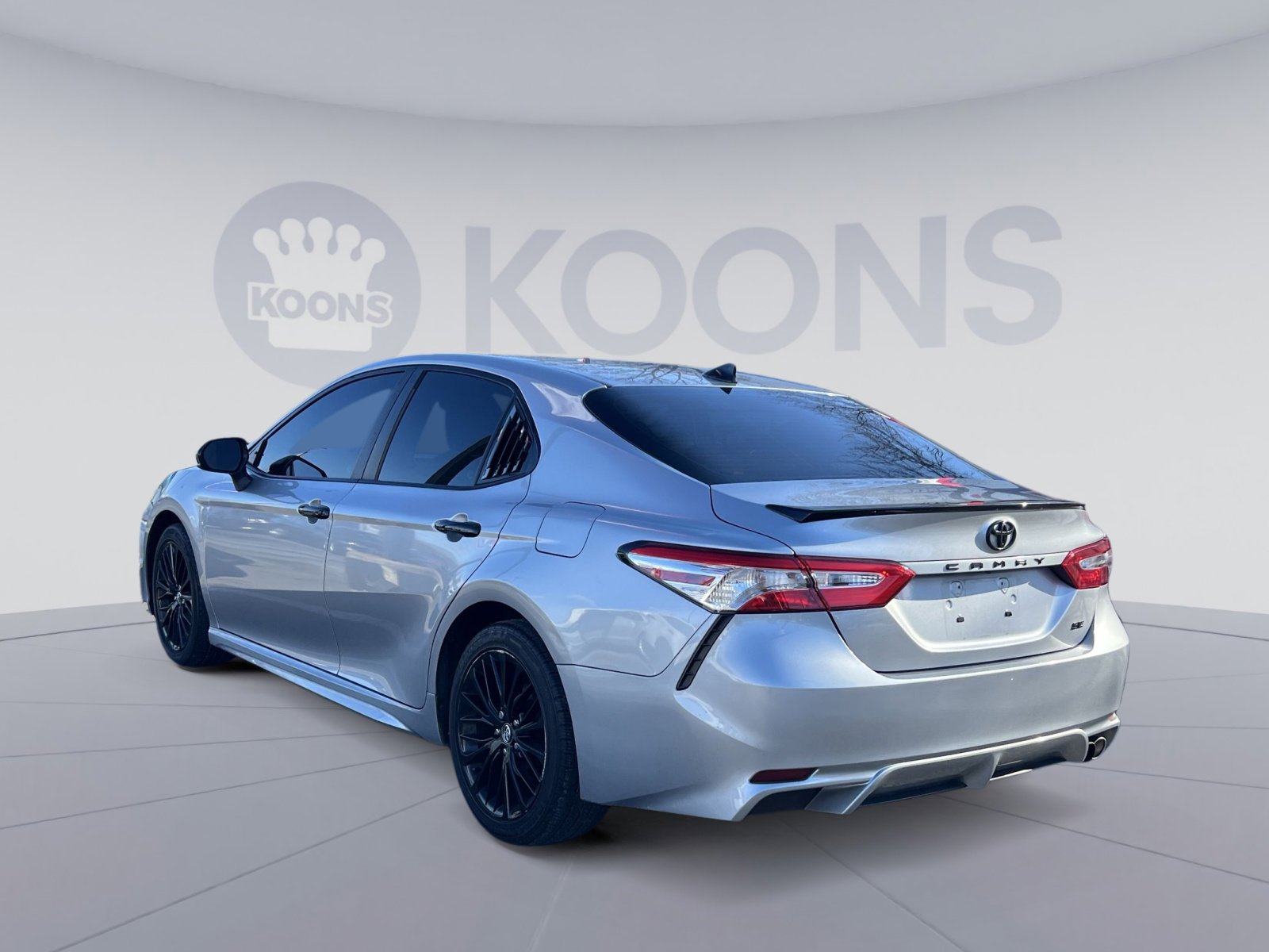 Used 2020 Toyota Camry SE image 4