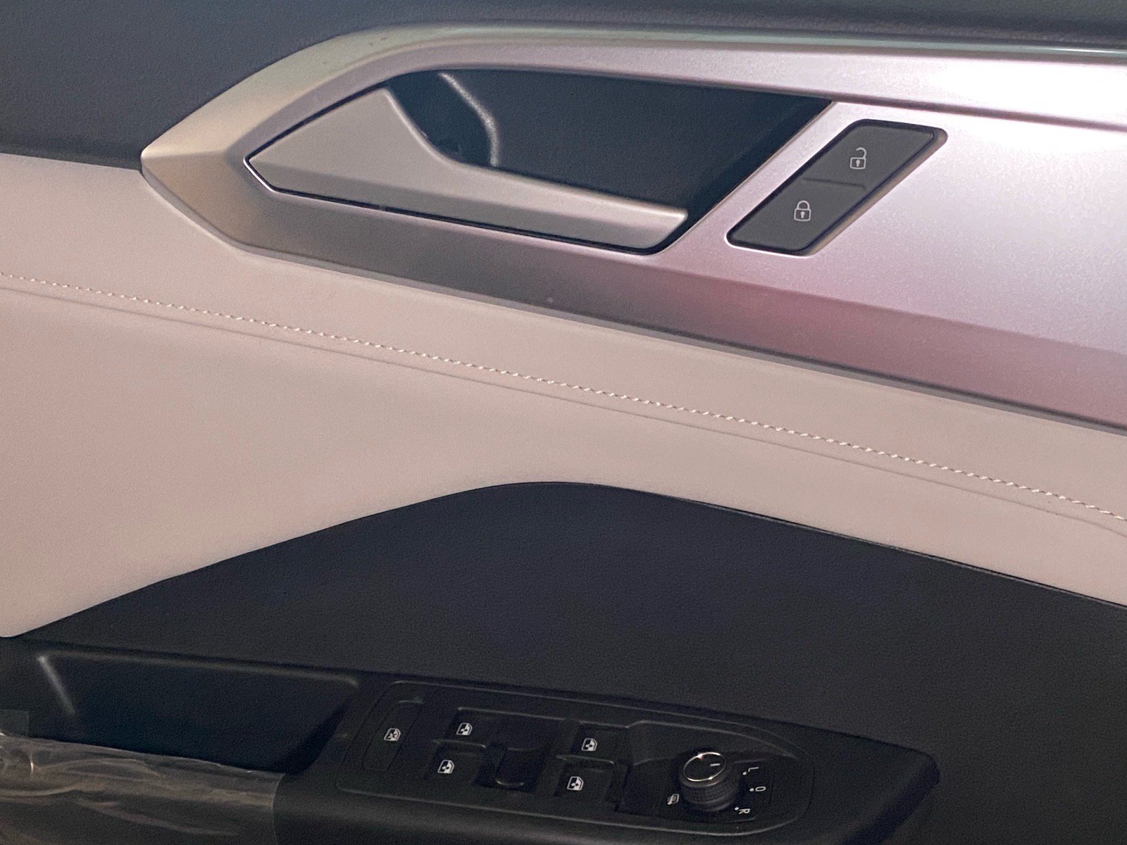 New 2026 Volkswagen Taos SE FWD image 10
