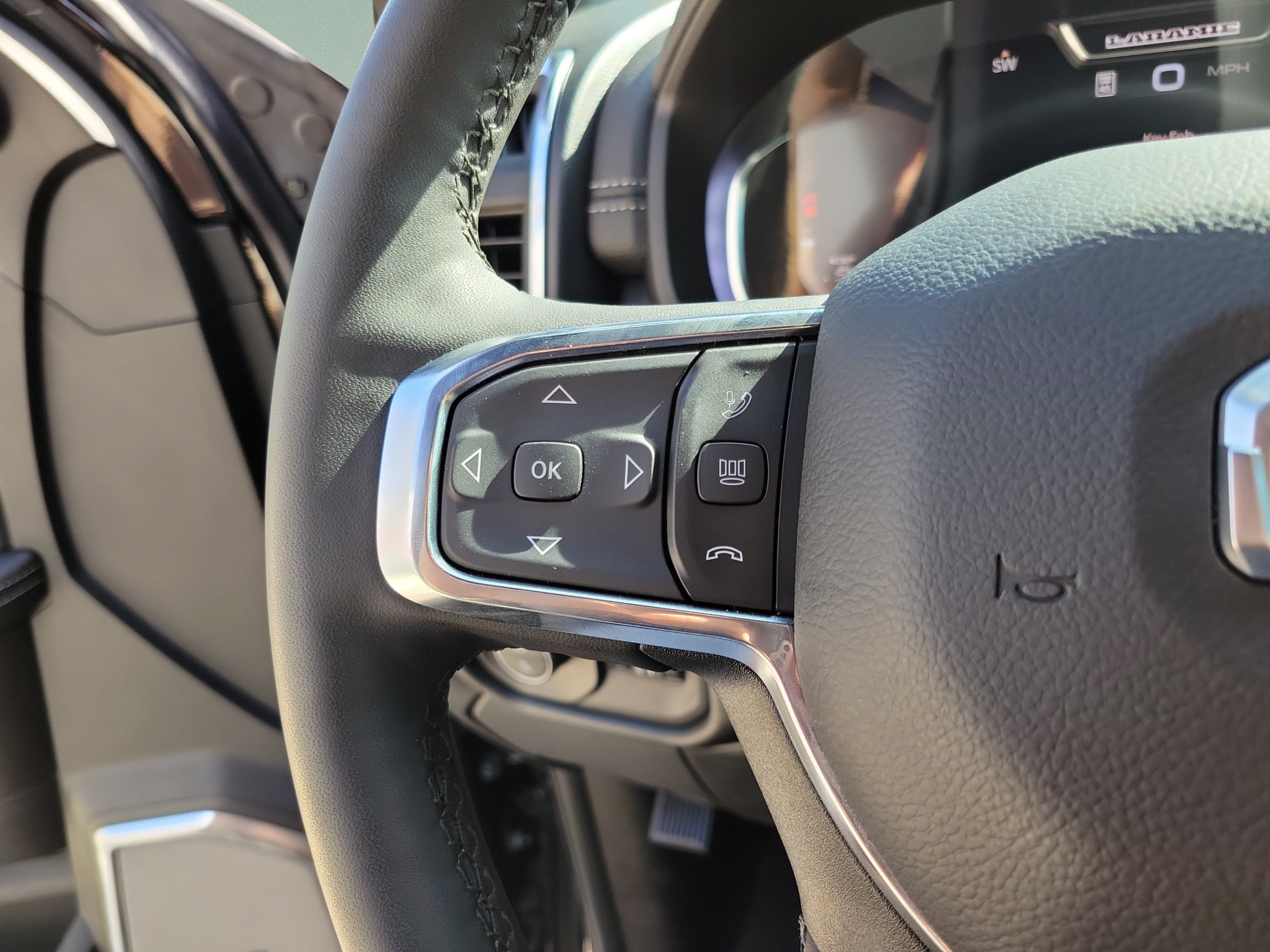 Used 2025 RAM 2500 Laramie AWD/4WD image 13