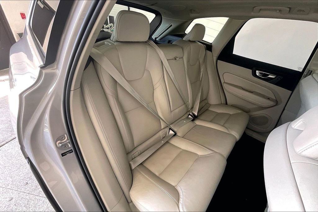 Certified 2023 Volvo XC60 B5 Ultimate w/ Climate Package image 36
