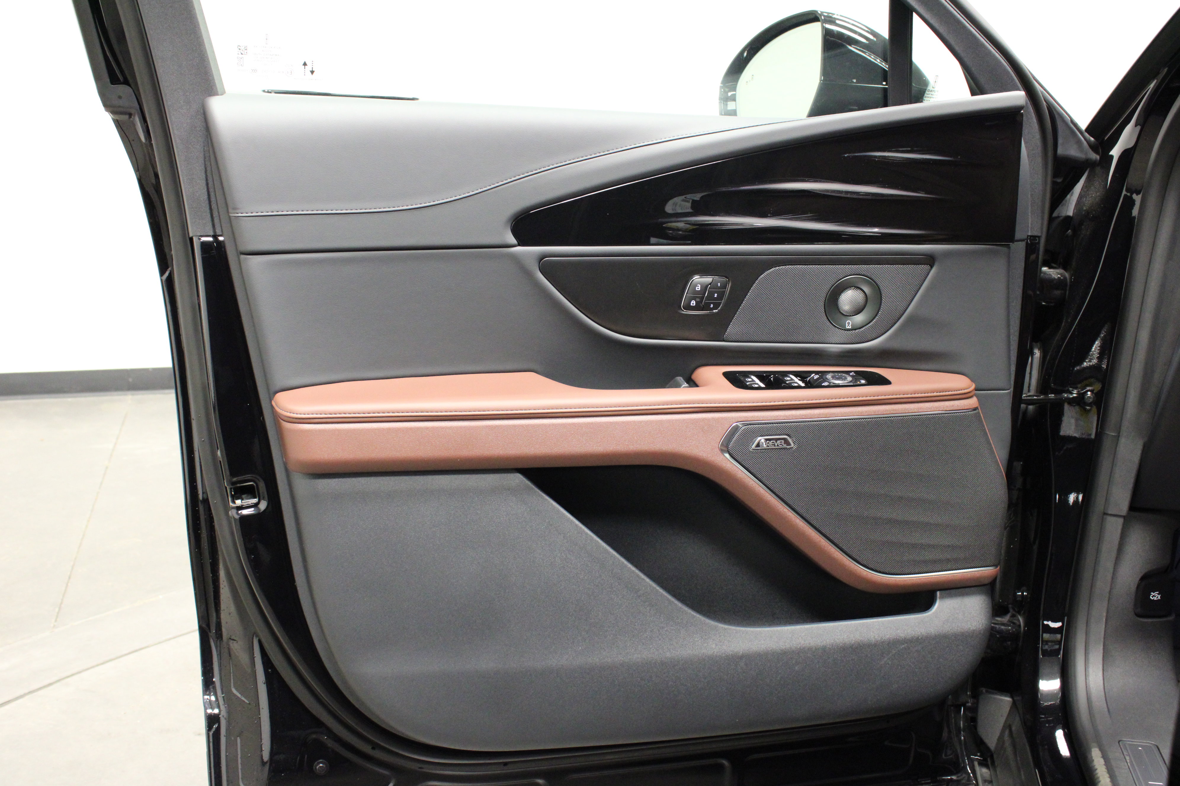 New 2026 Lincoln Nautilus Reserve w/ Jet Appearance Package image 18