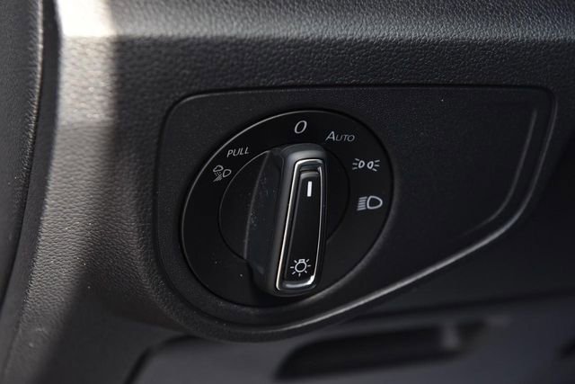 Used 2023 Volkswagen Atlas SE w/ Black Wheel Package image 11