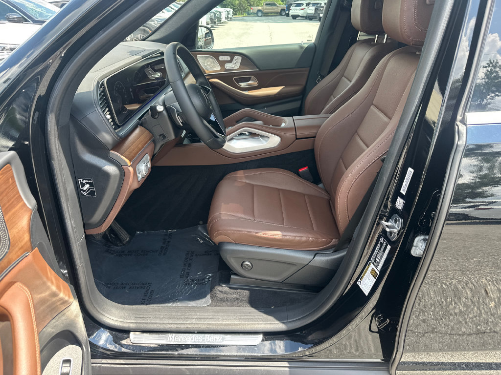 Used 2024 Mercedes-Benz GLS 450 4MATIC image 9