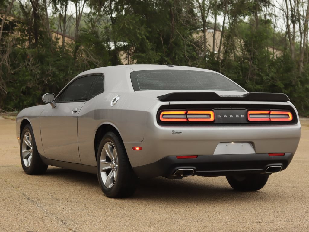 Used 2016 Dodge Challenger SXT RWD image 5