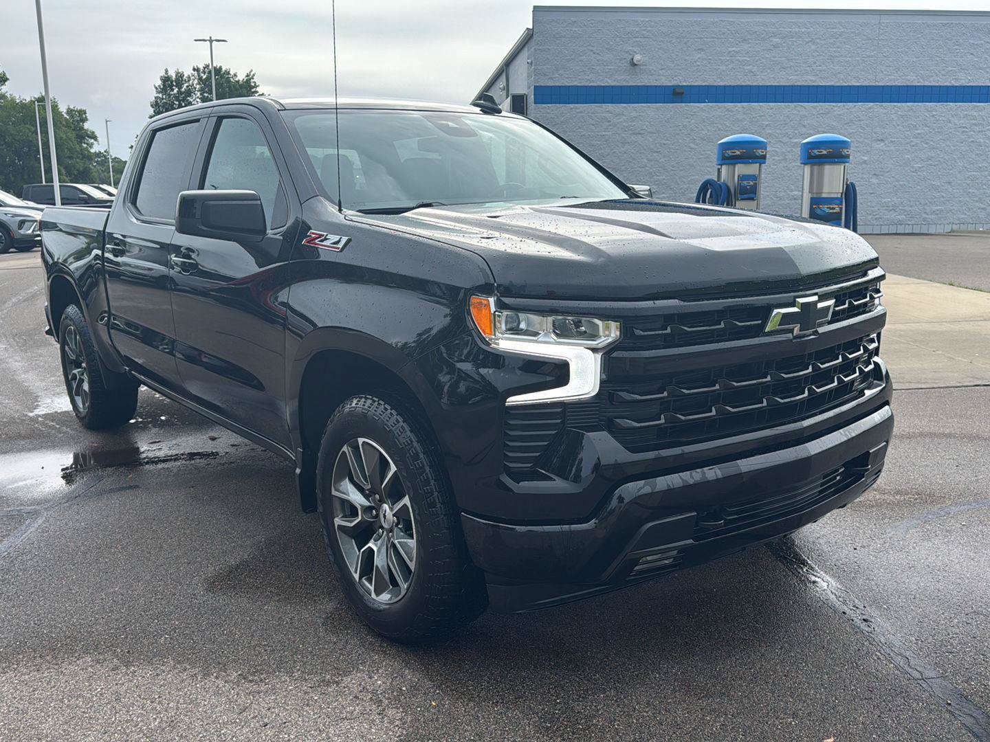 Used 2023 Chevrolet Silverado 1500 RST w/ Z71 Off-Road Package AWD/4WD image 7