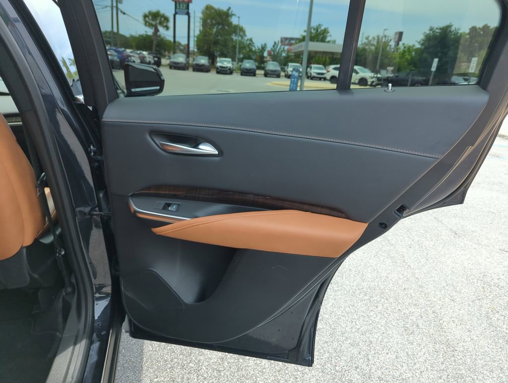 Used 2022 Cadillac XT4 Premium Luxury w/ Enhanced Visibility Package FWD image 32