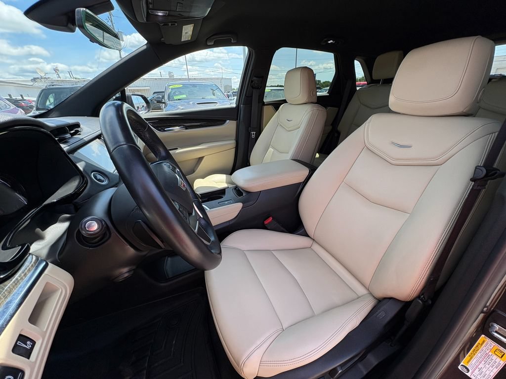 Used 2018 Cadillac XT5 FWD image 11