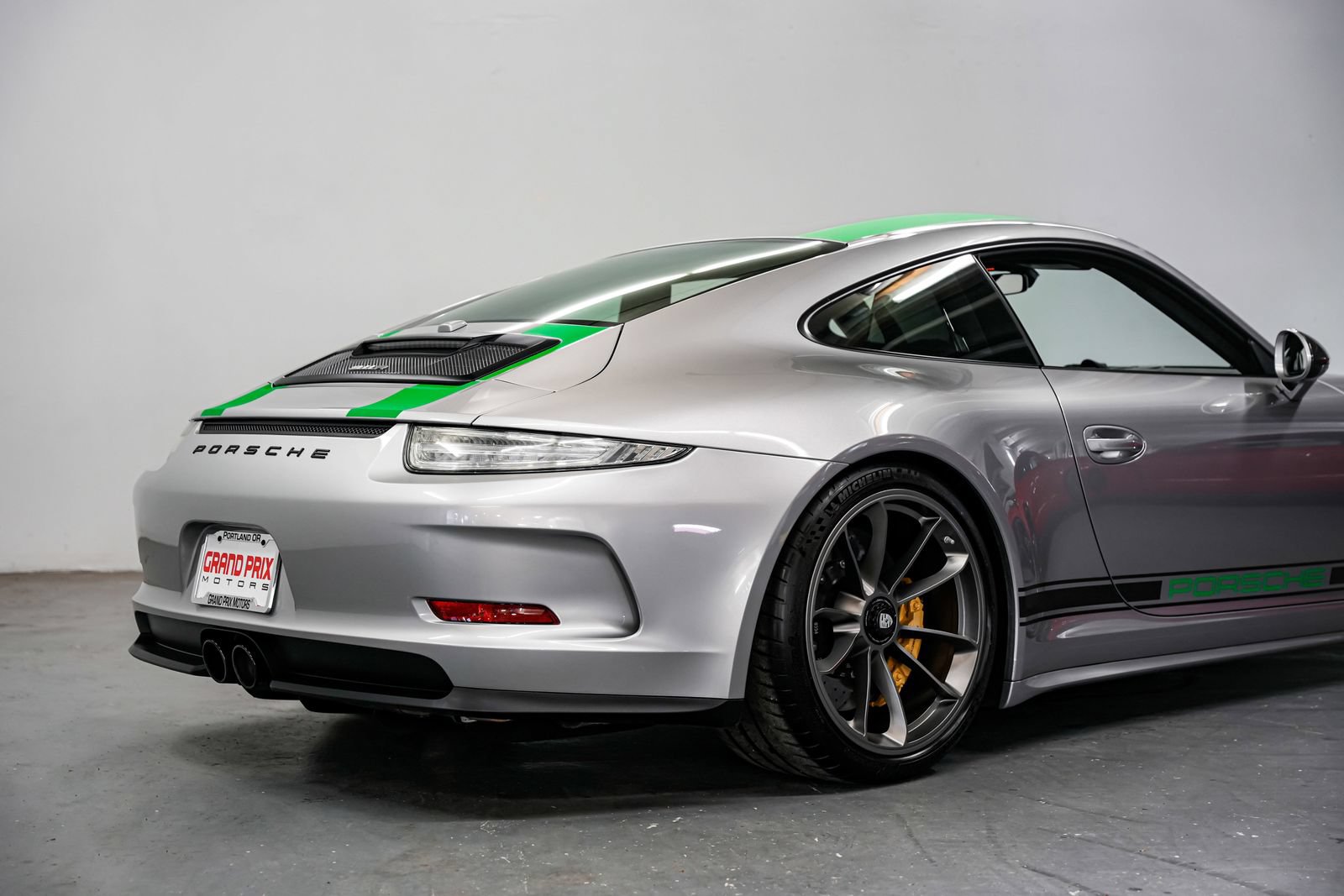 Used 2016 Porsche 911 R RWD image 39
