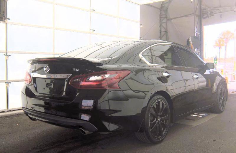 Used 2017 Nissan Altima 2.5 SR w/ Midnight Edition Package FWD image 3