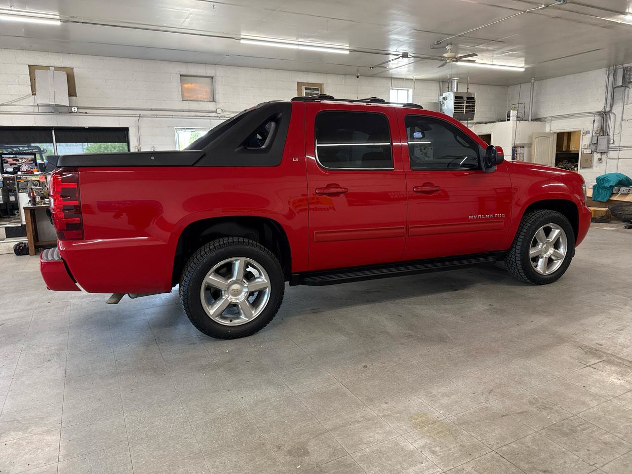 Used 2012 Chevrolet Avalanche LT AWD/4WD image 4