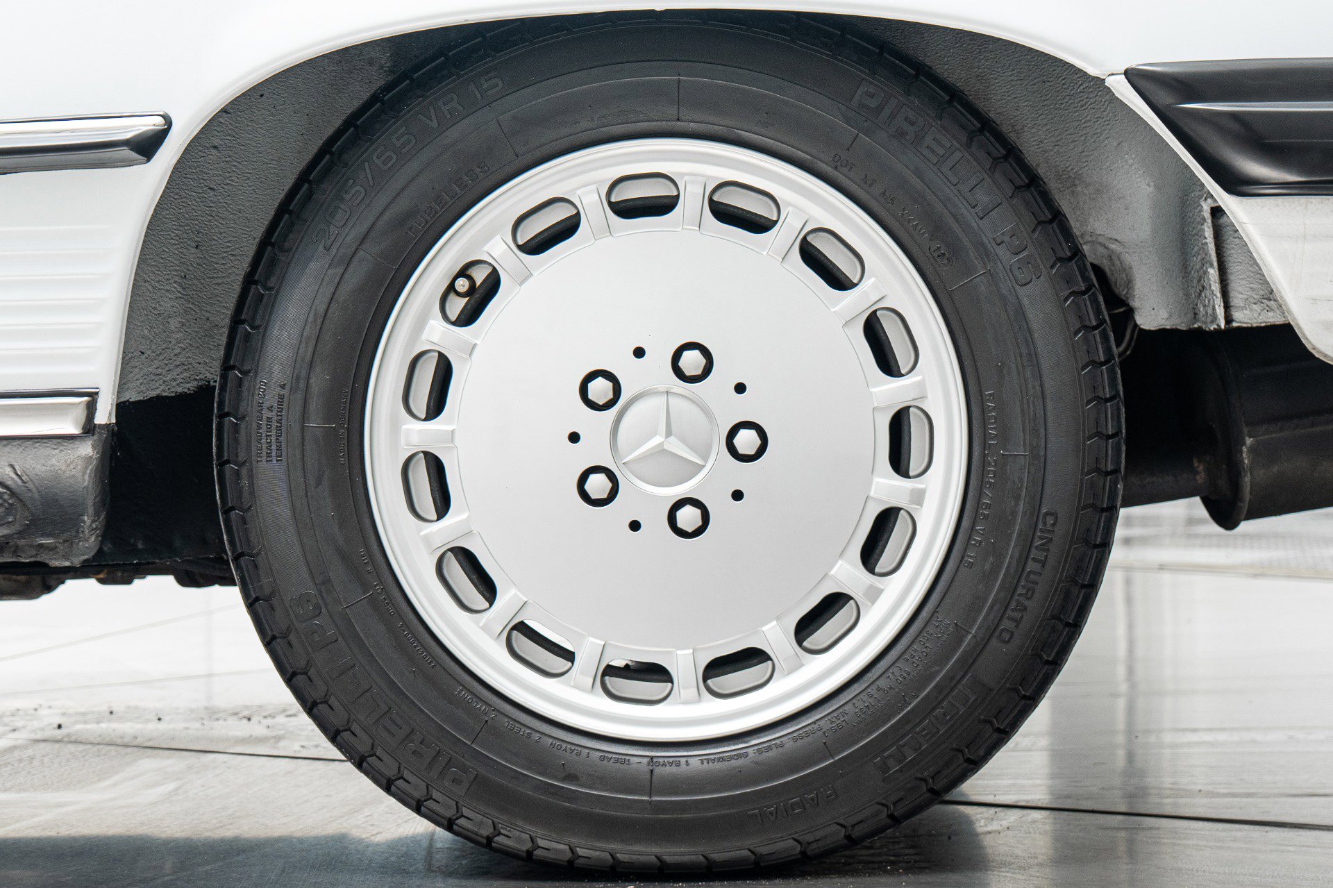 Used 1987 Mercedes-Benz 560 SL image 11