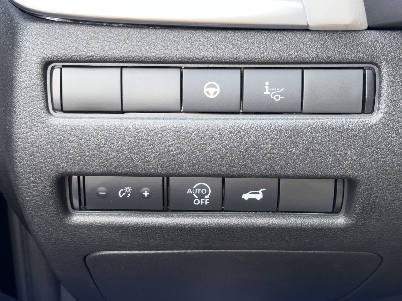 Certified 2025 Nissan Rogue SL w/ Tech Package FWD image 29