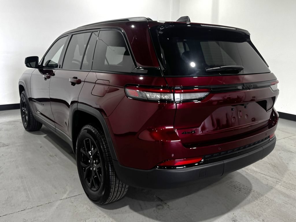 Used 2025 Jeep Grand Cherokee Altitude AWD/4WD image 39