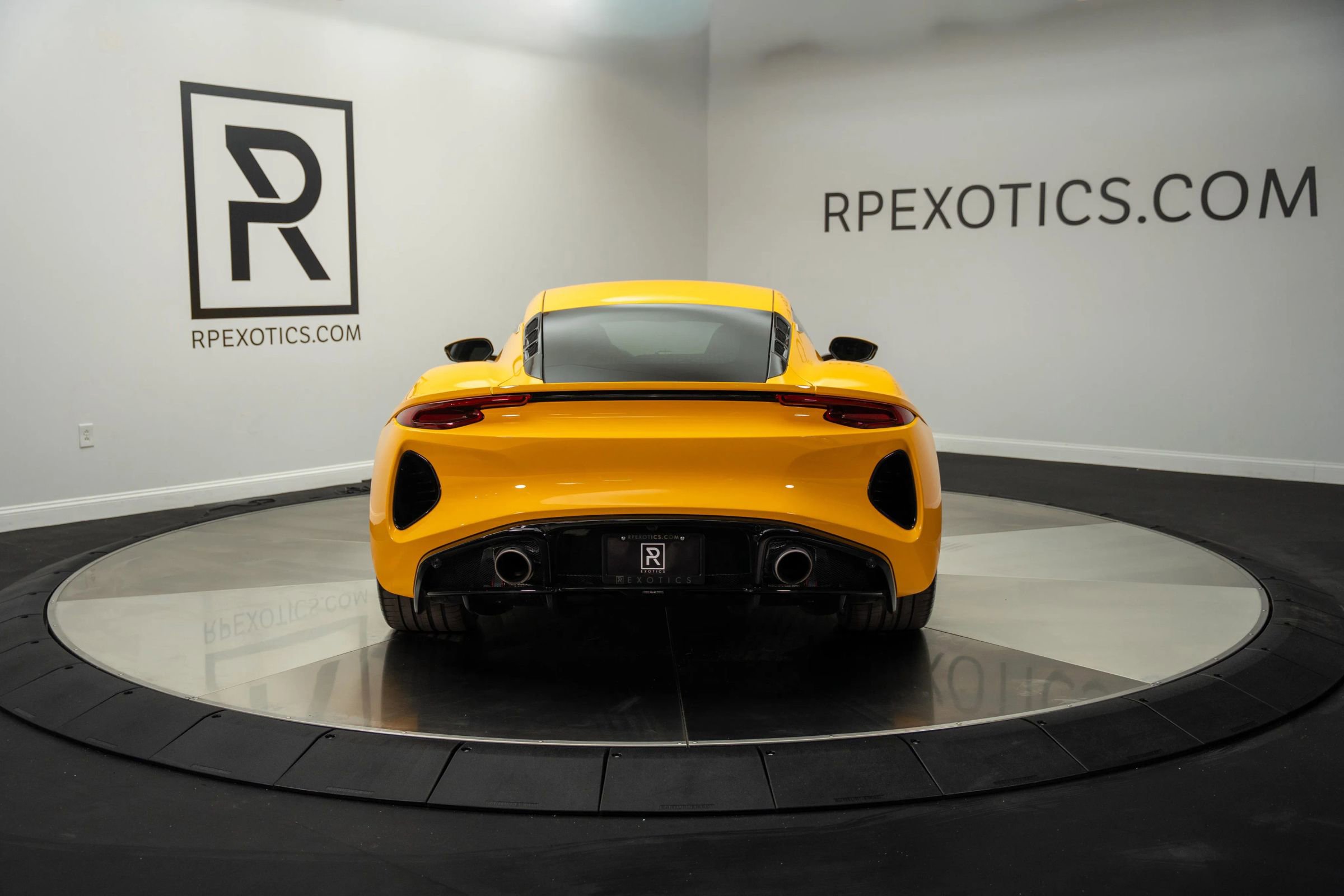 Used 2024 Lotus Emira First Edition image 9