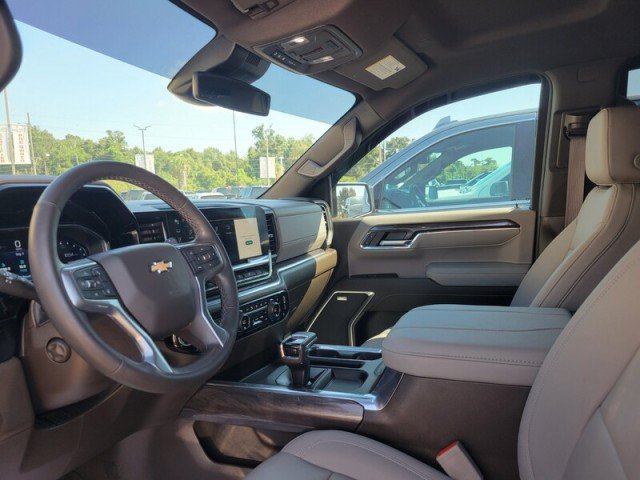 Used 2024 Chevrolet Silverado 1500 LTZ w/ LTZ Convenience Package II RWD image 8