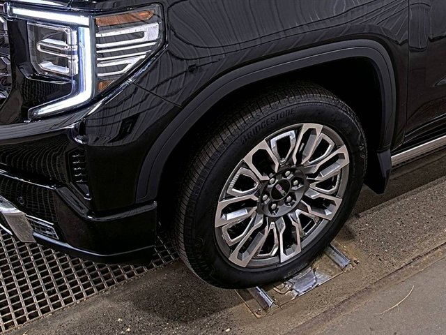 Used 2025 GMC Sierra 1500 Denali Ultimate image 3