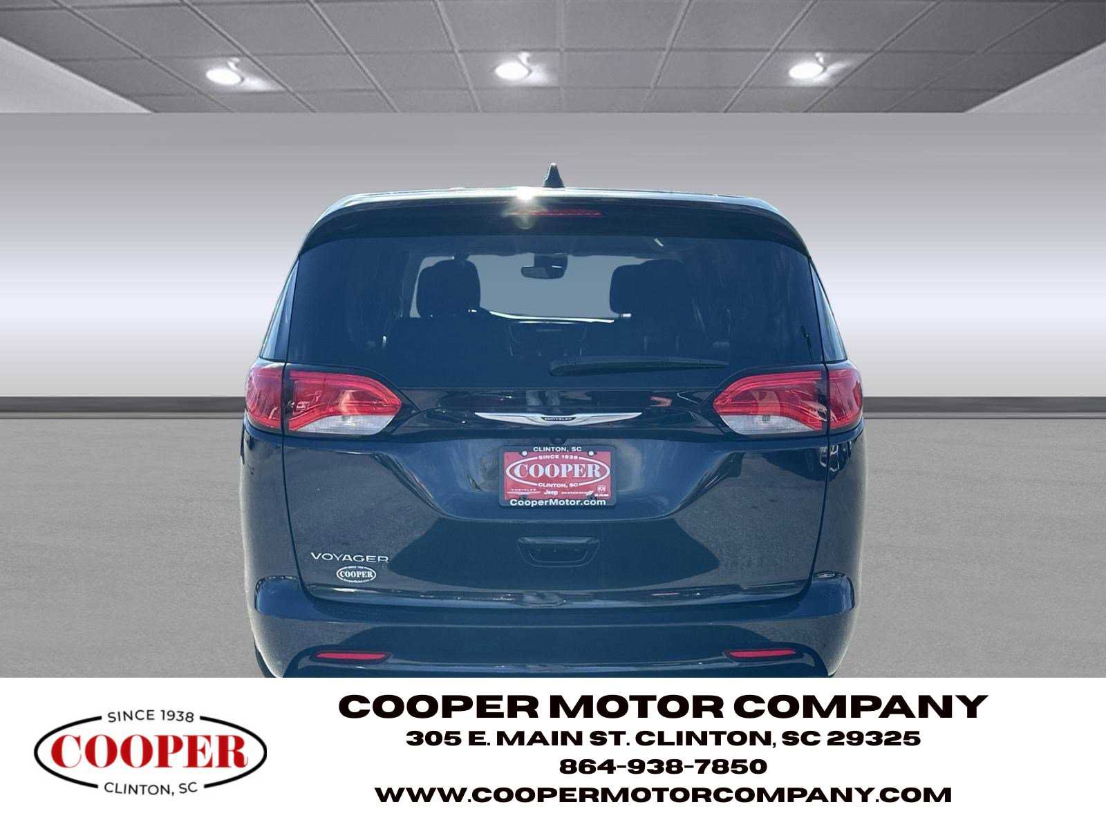 Used 2023 Chrysler Voyager LX image 6