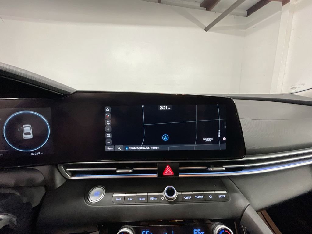 Used 2025 Hyundai Elantra SEL image 14