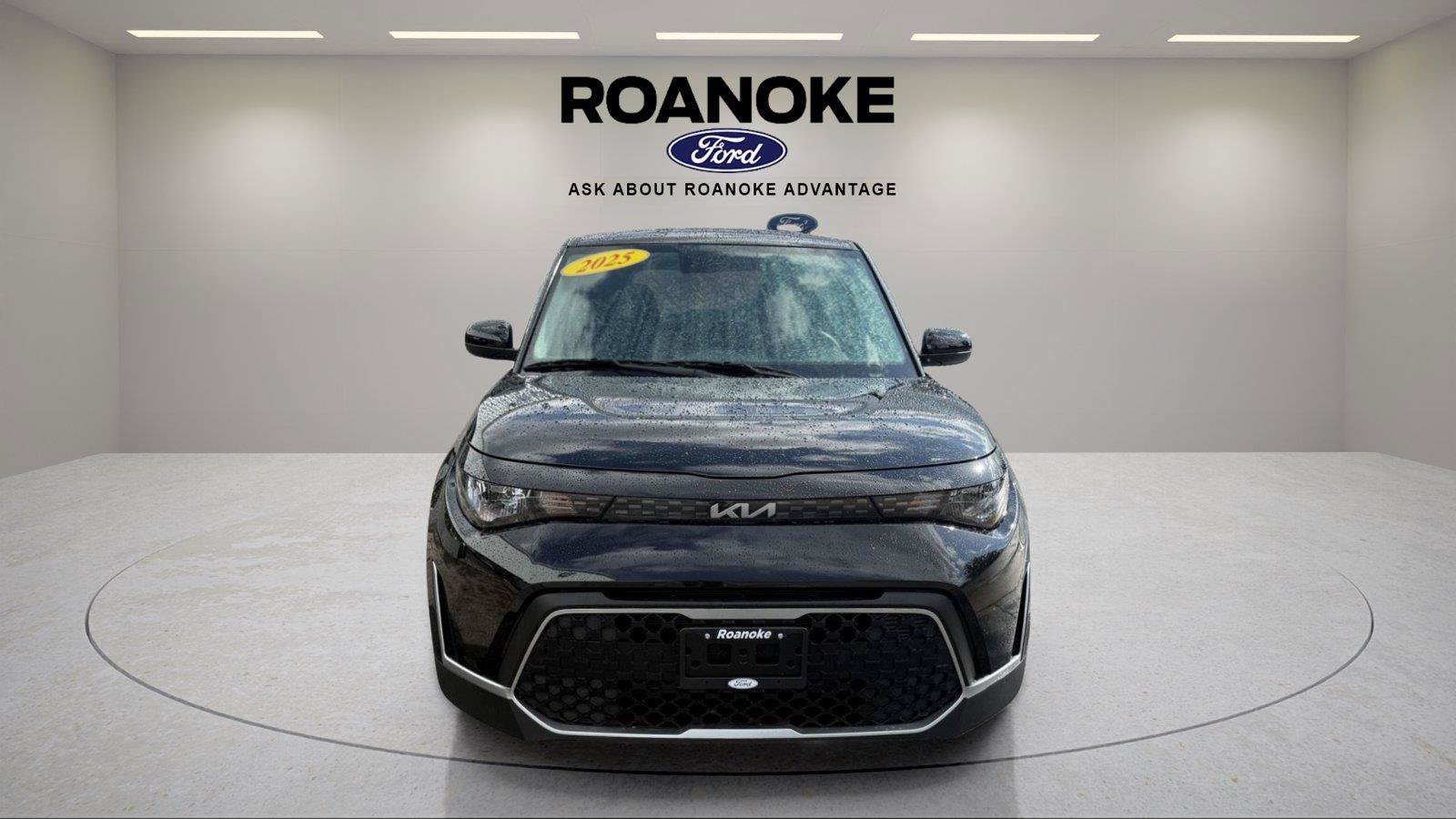 Used 2025 Kia Soul LX FWD image 3