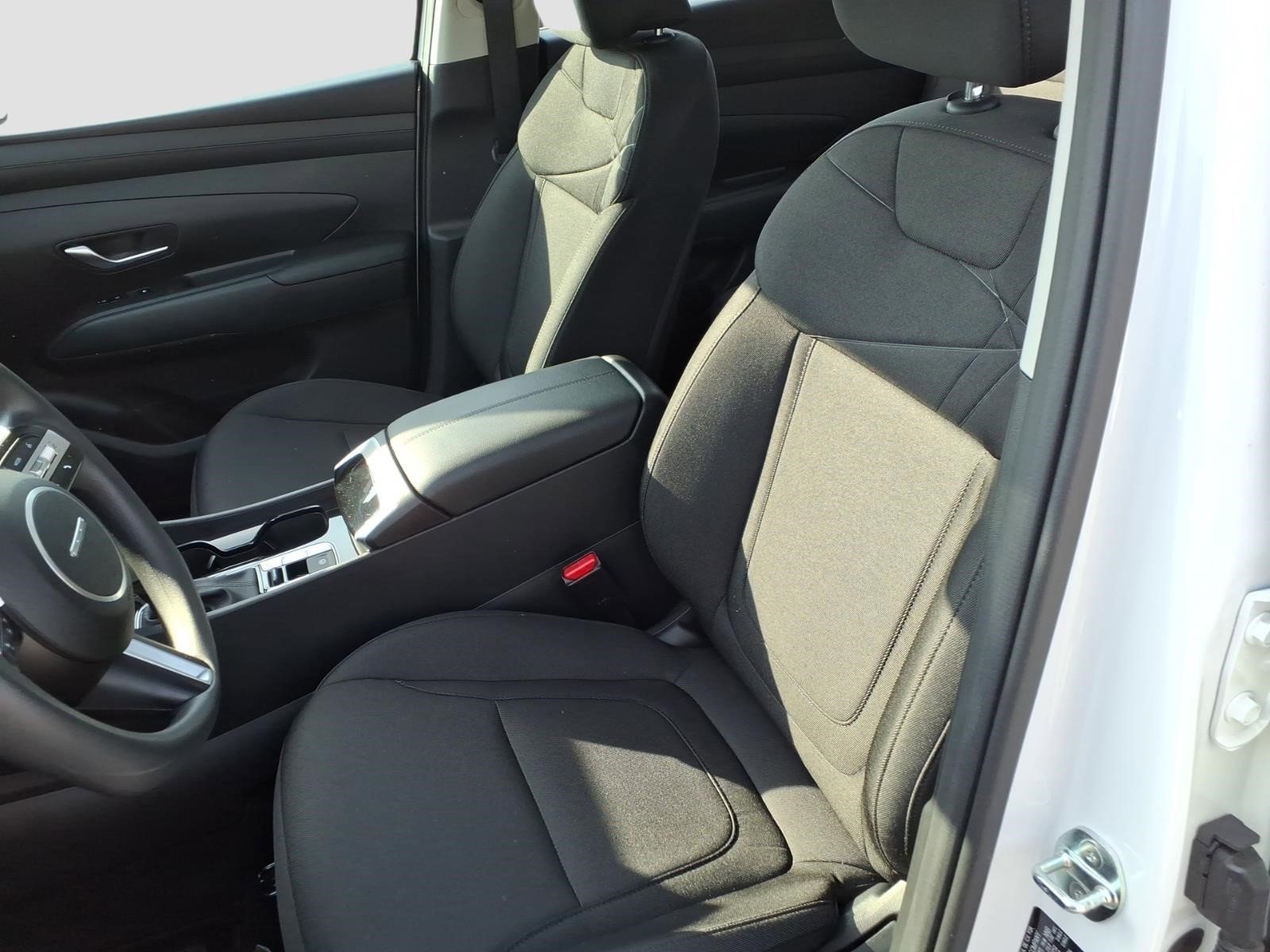 Used 2025 Hyundai Tucson SE FWD image 14