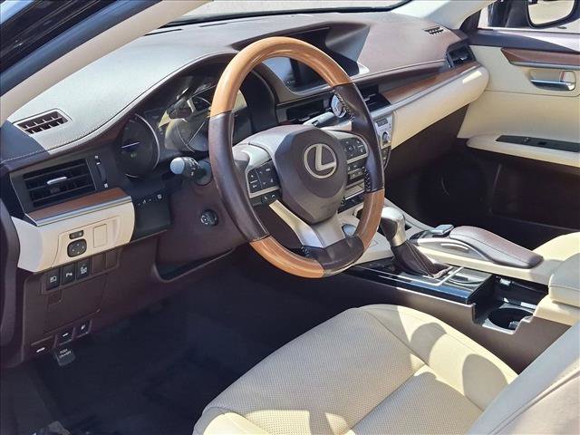 Used 2017 Lexus ES 300h w/ Navigation System Package FWD image 10
